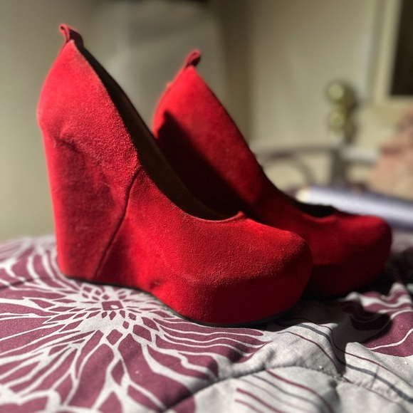 Red pumps - Picture 4 of 5